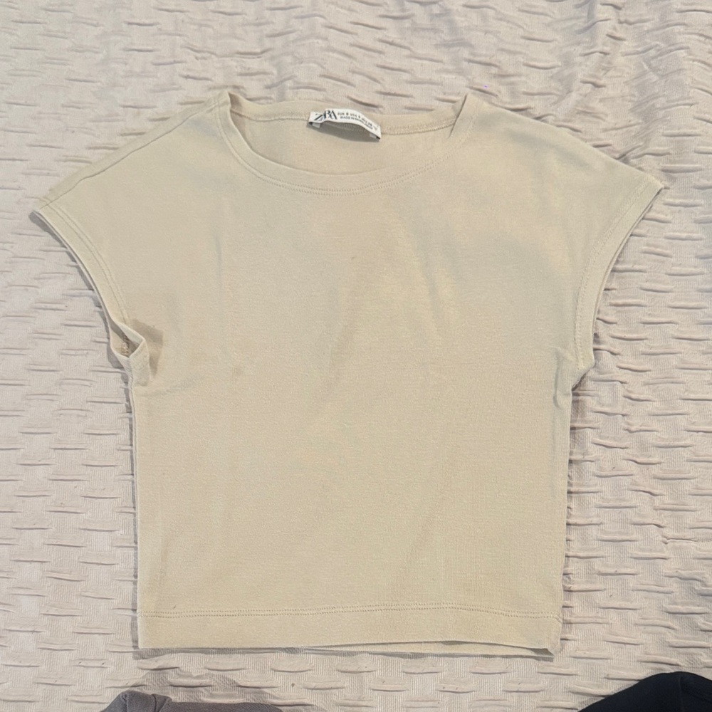 Zara Cropped Tops - Picture 3 of 4